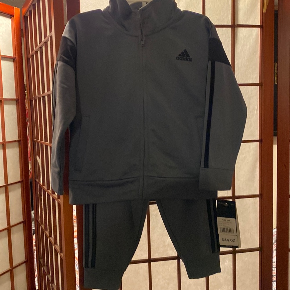 Adidas sweatsuit Sz 24M